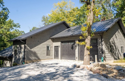 Putnam House | NEW! House by the Lake with private swimming dock