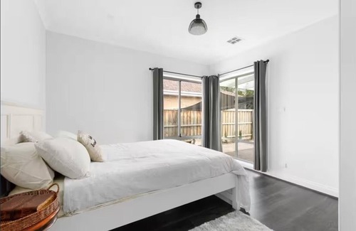 Brooklyn Bed & Breakfast | New house- Close to City/Highpoint/Melbourne Airport (1)