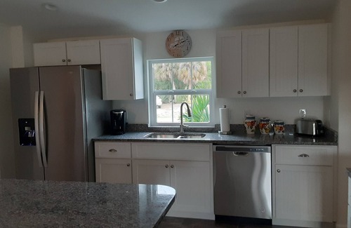 Englewood East House | New house completed in Mar 2022 with pool and tiki bar! 15 min. to Gulf Beaches.