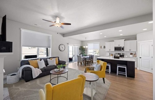 Tri-Cities House | New house! Hot Tub and fire-pit waiting for you.
