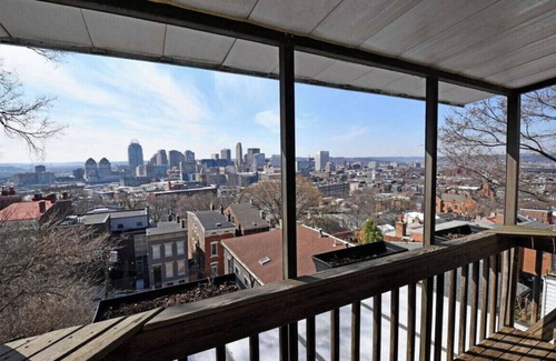 Mount Auburn House | NEW House of Liberty: 3BR 2BA w/PRVT Hot Tub, Modern Patio, Amazing City Views