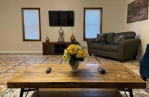 North Chicago House | New Humble Home! - Near Six Flags & Naval Base!
