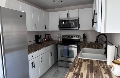 Bliss House | New! Hunter's Lodge Canyon Overlook, HOT TUB