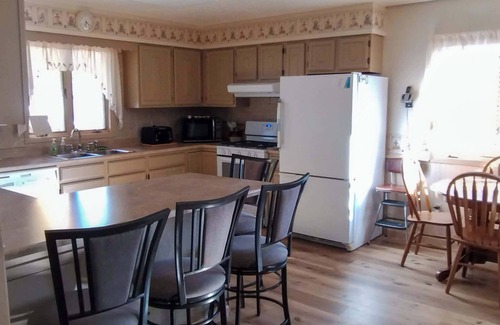 New Salem House | New Hunter's Paradise near Country Fest
