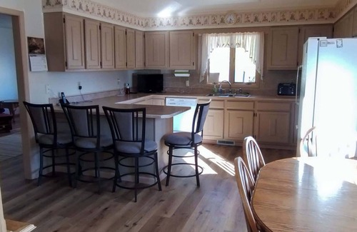 New Salem House | New Hunter's Paradise near Country Fest