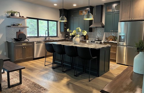McCall House | New! Immaculate Mountain Luxe Getaway with Fire Pit