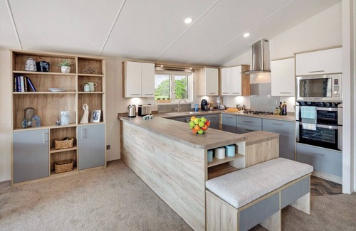 Mablethorpe Ski Chalet | New in 2020. Modern lodge with one double and one twin.