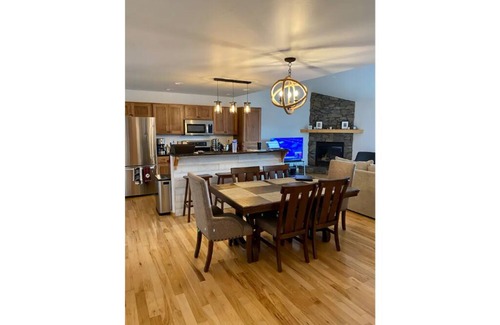 Livingston House | NEW in 2022 with more than a View, Cozy 3bd/2ba, Yellowstone.