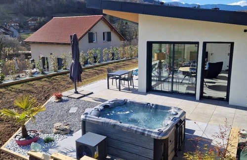 Faverges-Seythenex House | New, independent house for 2 people with panoramic view of the Bauges Massif