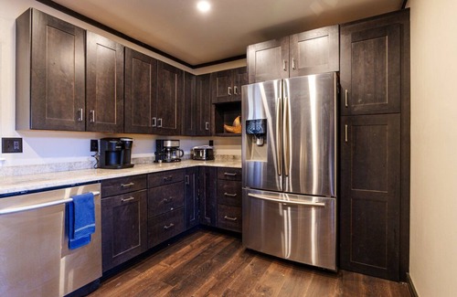 Lake George Cabin | NEW Indian Paintbrush Log Cabin -Sleeps 12+ on scenic horse ranch with views!
