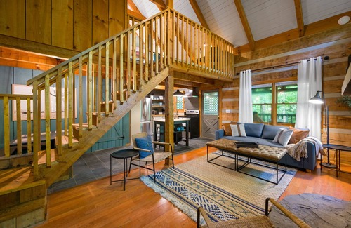 Gatlinburg - Pigeon Forge Cabin | New Industrial Farmhouse Log Cabin HEN BLUFF CREEK