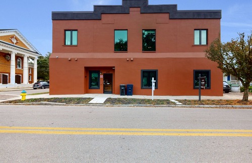 Tampa Heights Apartment | NEW industrial style micro-loft in a quiet neighborhood and walkable to FUN!