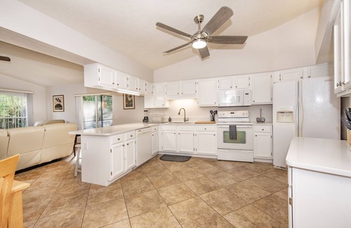 East County Civic Group House | New Inside, Large family home! Furnished w/utils, stay 1-6 months.