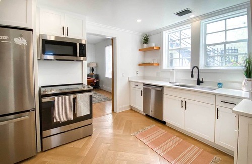 Providencia Park Apartment | NEW! Inter-coastal retreat, 1mi beach, private yard, in downtown