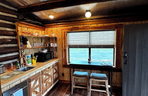 Ozone Apartment | New Iron Mt. View Studio Cabin