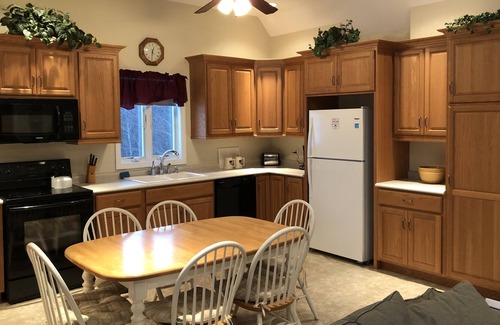 Brighton Apartment | New island pond apartment direct trail access