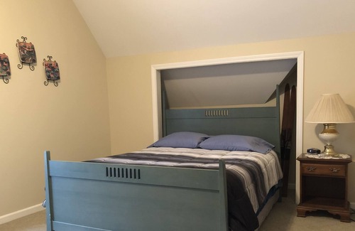 Brighton Apartment | New island pond apartment direct trail access