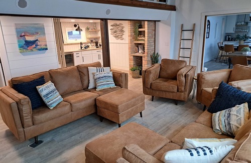 Dent House | NEW! Island View Lakehouse