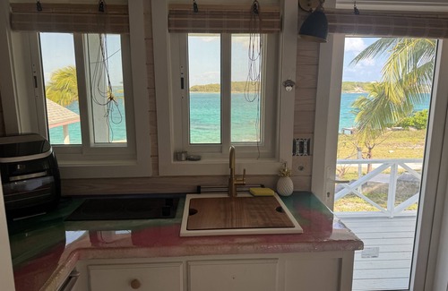 Spanish Wells Cottage | New! Islander Turtle Tale- Stunning waterfront tiny-cottage
