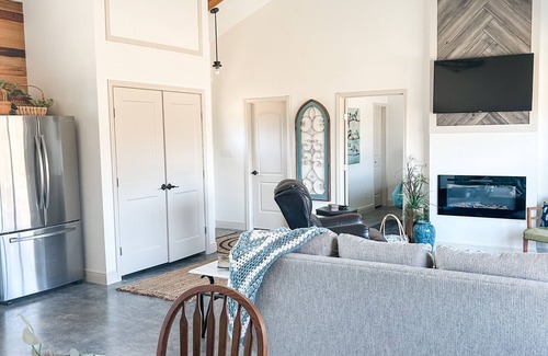 Bismarck House | NEW J&K's House #3 just mins from DeGray Lake!