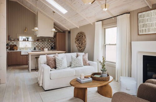 Union Pier House | NEW! Juniper Presents: The Ivy - A 1BD/1 BA Townie Cottage, Walk to Beach