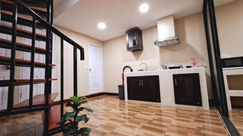 Ratchathewi House | NEW! KG home 3 Bedrooms/Free Wi-Fi