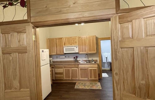 Del Norte Apartment | NEW King Bed Downtown Del Norte Apartment