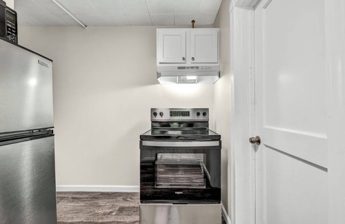 Berea House | NEW King Bed! Firepit and Near CLE, BW, Metroparks