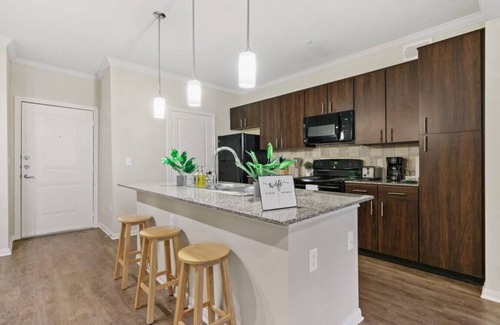 Lazybrook/Timbergrove Apartment | New ⭐️ King Bed Trendy 1 BR ⭐️ Resort Style w/Pool