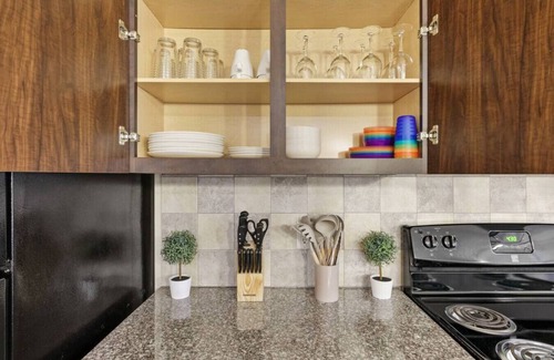 Lazybrook/Timbergrove Apartment | New ⭐️ King Bed Trendy 1 BR ⭐️ Resort Style w/Pool