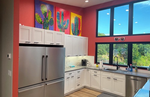 Eucha House | NEW! - KITSCHY KACTUS - Lakefront in Dripping Springs - Boat rental available!