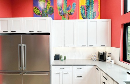 Eucha House | NEW! - KITSCHY KACTUS - Lakefront in Dripping Springs - Boat rental available!