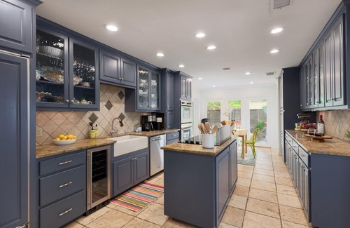 Rivercrest House | *NEW* LAKE AUSTIN | BOAT DOCK | HOT TUB | Lake Views | 8 Beds