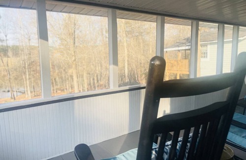 Inman House | NEW! LAKE BOWEN ESCAPE - FRESH DECOR - PRIVATE DOCK