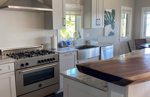 Strafford House | New Lake Front Home