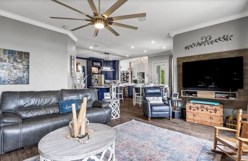Quitman House | NEW! “Lake it Easy” a lakefront 6BR 6BA retreat, with pool and large game room!