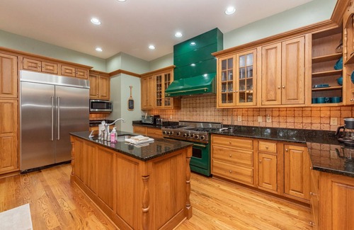 North Glade Hills House | New! Lake Therapy: Lakefront, Dock Slip, Hot Tub!