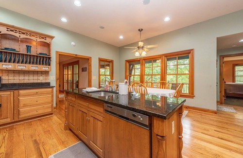 North Glade Hills House | New! Lake Therapy: Lakefront, Dock Slip, Hot Tub!