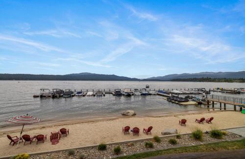 McCall House | New* Lake Time - Crystal Beach - Lakefront - Beach - Seasonal Pool