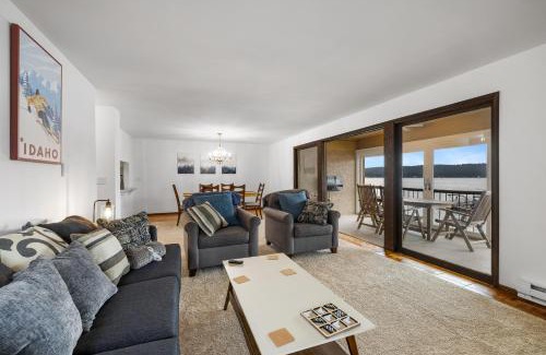 McCall House | New* Lake Time - Crystal Beach - Lakefront - Beach - Seasonal Pool