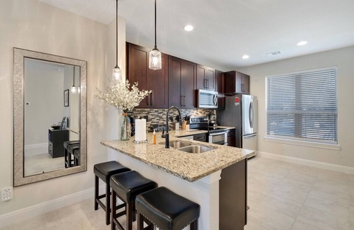 Point Venture House | New Lake Travis Home on Golf Course w/Golf Cart