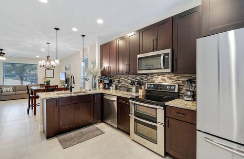 Point Venture House | New Lake Travis Home on Golf Course w/Golf Cart