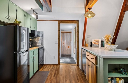 Santeetlah Cabin | NEW Lake View A-Frame for 6*Hot Tub*Game Room*View