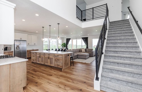 Sweetwater House | NEW! Lake View! Access to Ideal Beach, Pools, Mini Golf and more. 2 King Suites