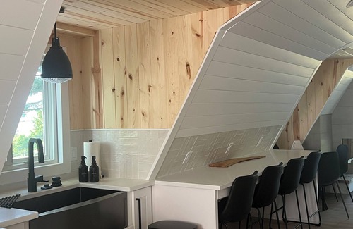 Tawas City House | NEW: Lake views/Tawas Point State Park/Bikes/Kayaks/Beach
