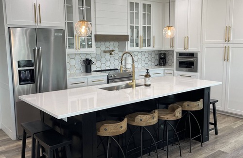 Carolyn Estates House | NEW Lakefront Luxury/5 bedroom/5 bathroom/LakeViews/Sleeps 18