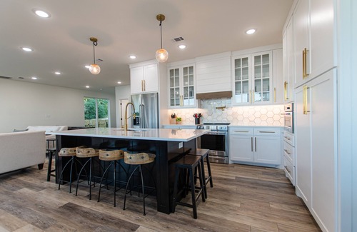 Carolyn Estates House | NEW Lakefront Luxury/5 bedroom/5 bathroom/LakeViews/Sleeps 18