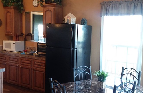 Braden River Cottage | NEW-Lakefront/on 5 acres/near Lakewood Ranch/Pool/Pet Friendly