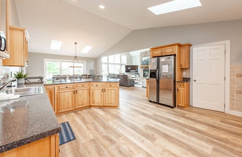 Waterfront Greens House | New! Lakefront Retreat: Lakefront, Dock Slip, Hot Tub, Fire Pit!
