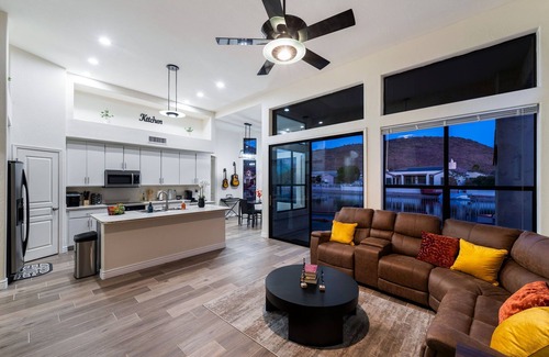 Arrowhead Ranch House | New Lakefront w/Free Boat & Pool & Massage Chair & Near State Farm Stadium